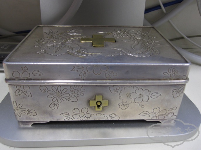 Japanese silver box.jpg