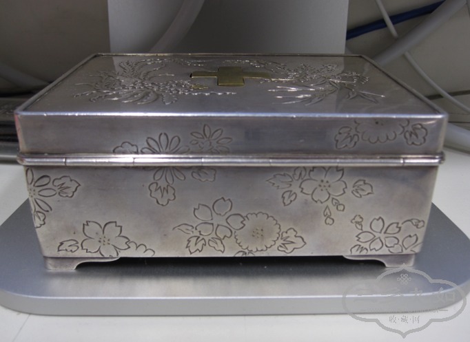 Japanese silver box-2.jpg