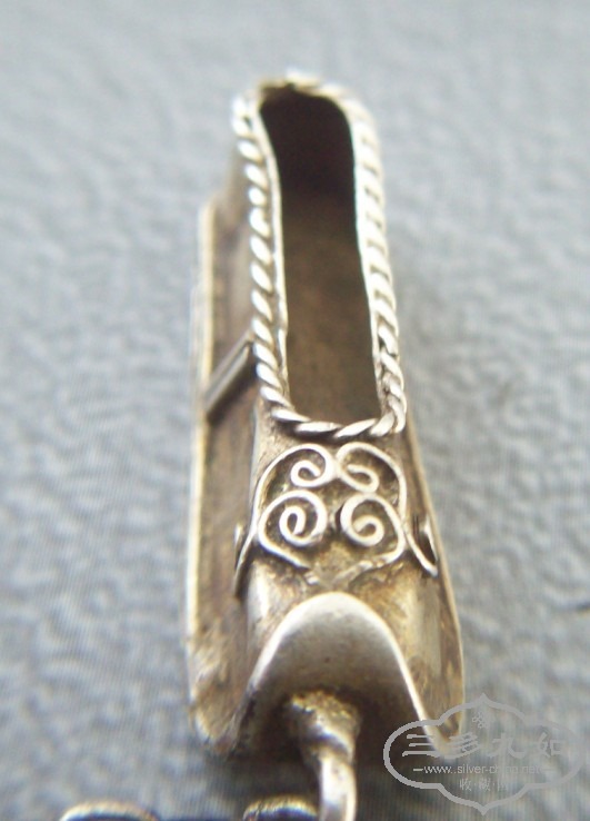 132507fgi9z53iari731xk.jpg
