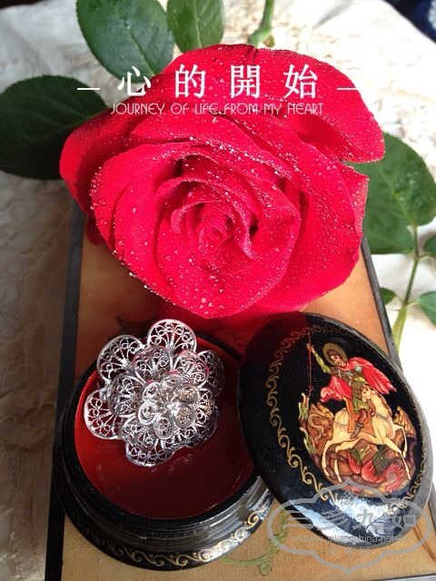 花丝工艺的花朵胸针