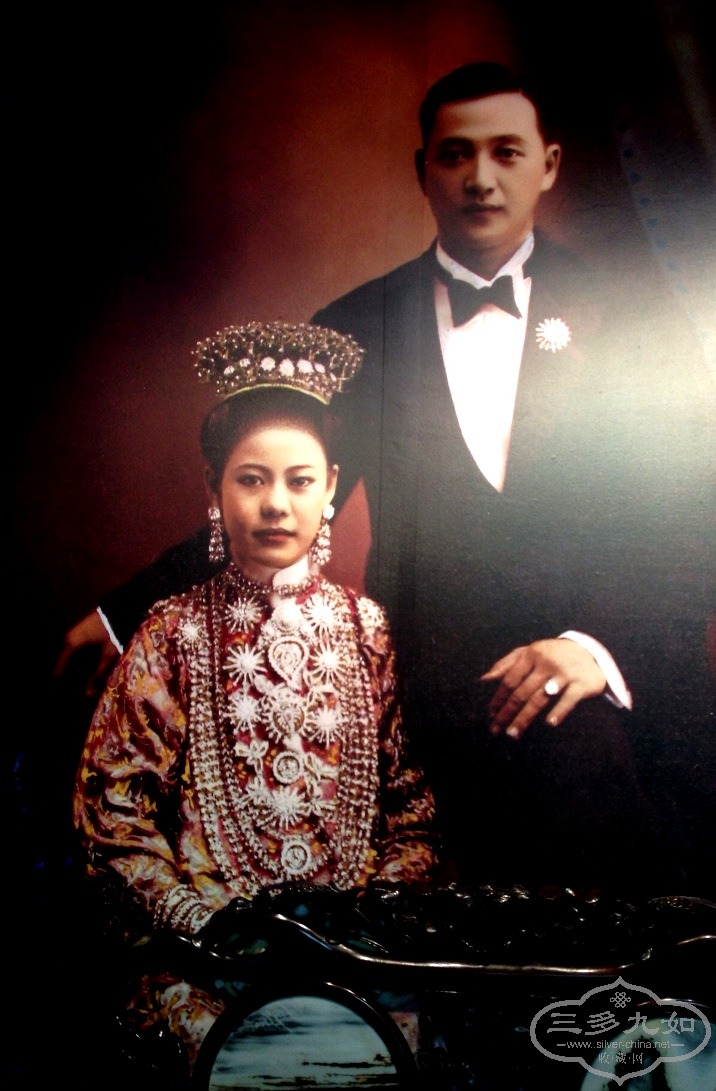 Straits Chinese Jewellery Museum young couple 1.jpg