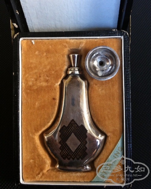 Perfum bottle1.JPG