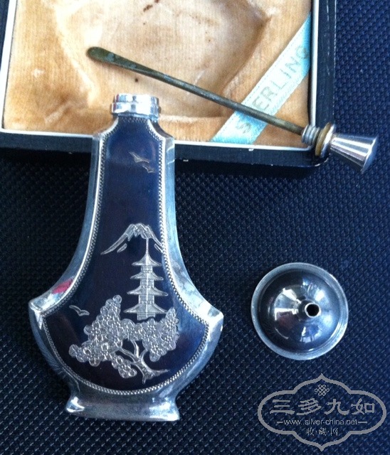 Perfum bottle3.JPG