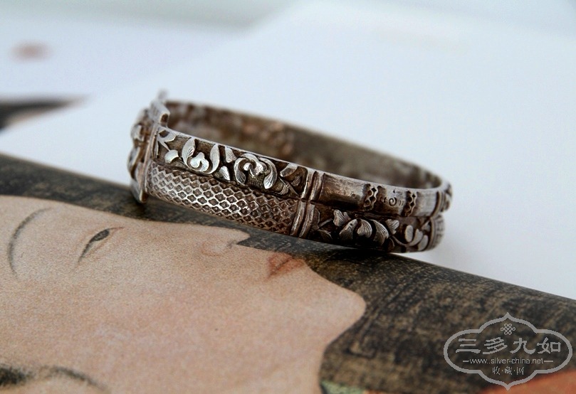 figural bangle 9064.JPG