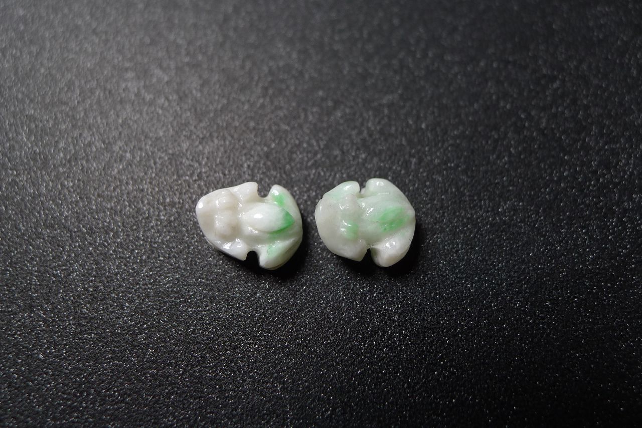一对飘阳绿白底青老翡翠动物青蛙