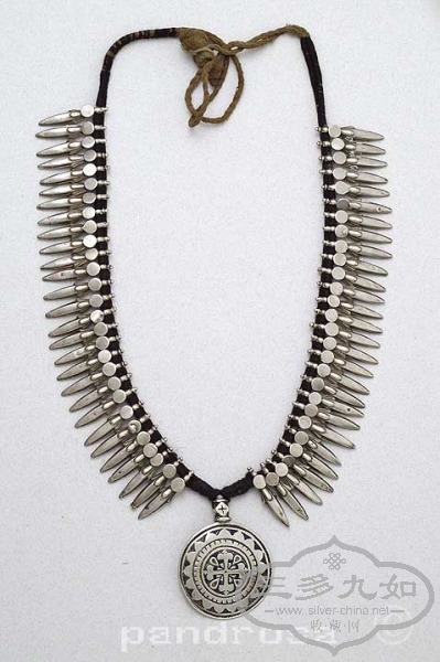 neckspikehimach01.jpg