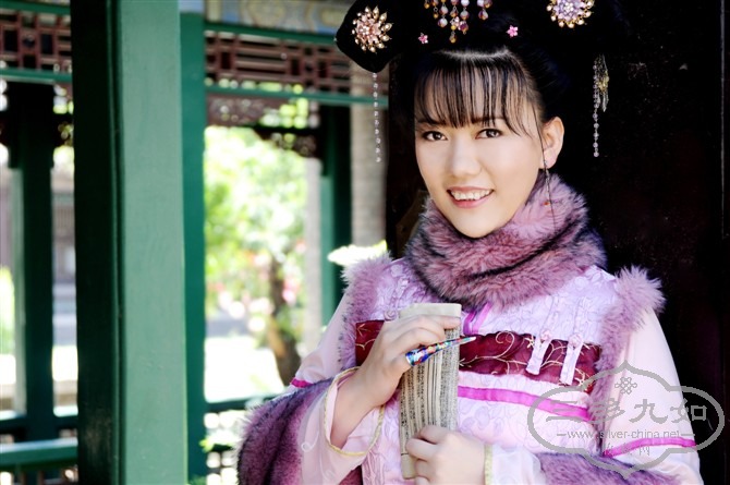 我也来凑个热闹，虽然被叉猫说成是年轻版容嬷嬷，哼哼