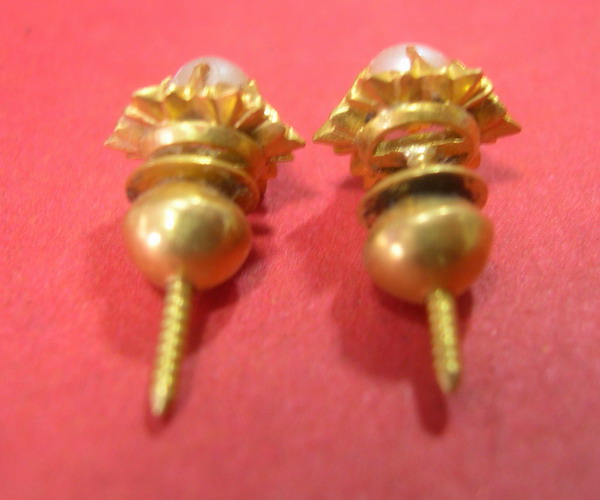 镶珍珍珠金耳环750元
