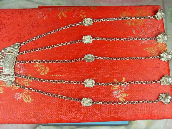 精美的超长帽后缀．２８０元起，３８０元封